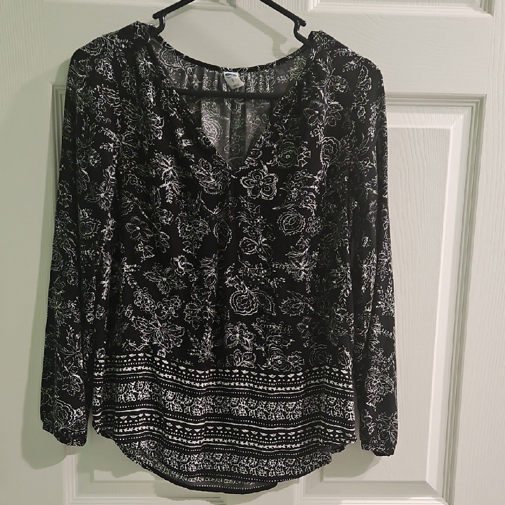 Old Navy Black and White Floral Blouse